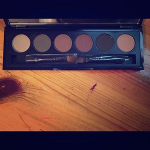 Sheer Cover eye shadow